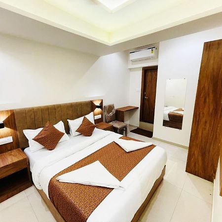 Hotel Black Burn Мумбаи Экстерьер фото