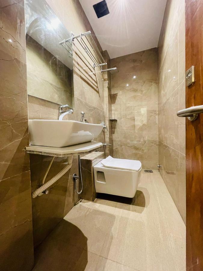 Hotel Black Burn Мумбаи Экстерьер фото