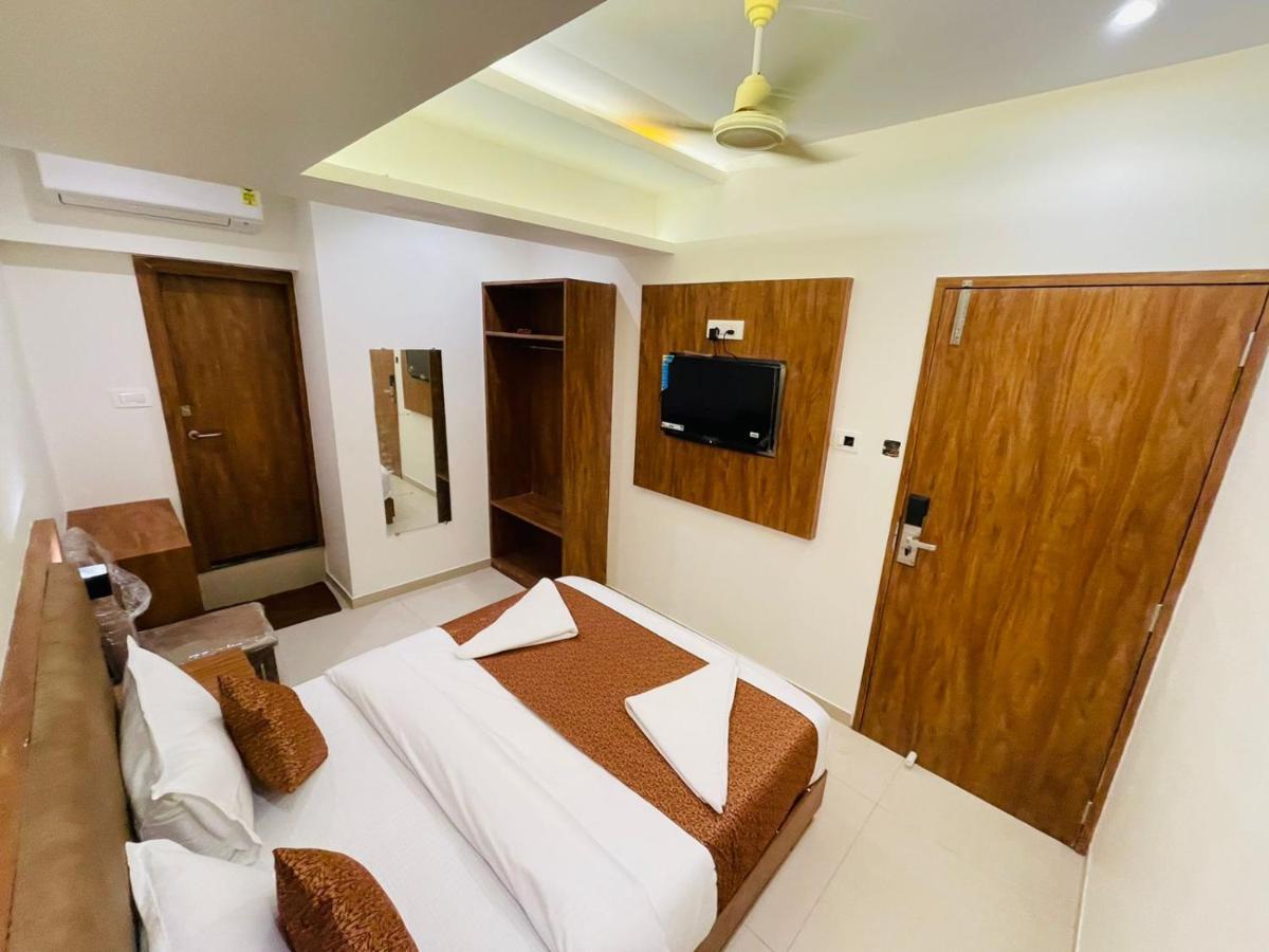 Hotel Black Burn Мумбаи Экстерьер фото