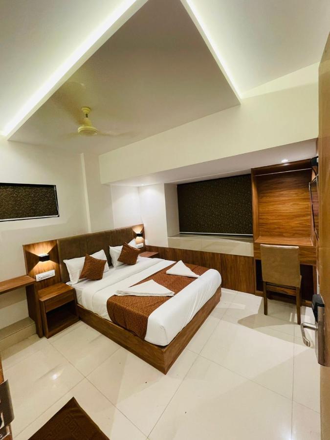 Hotel Black Burn Мумбаи Экстерьер фото