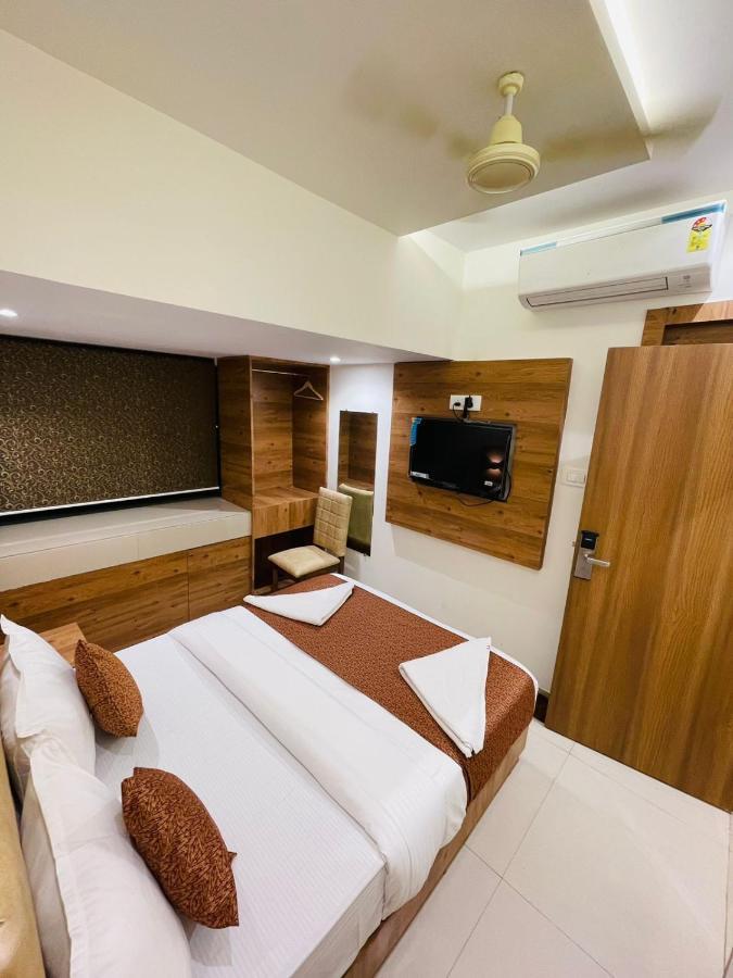 Hotel Black Burn Мумбаи Экстерьер фото