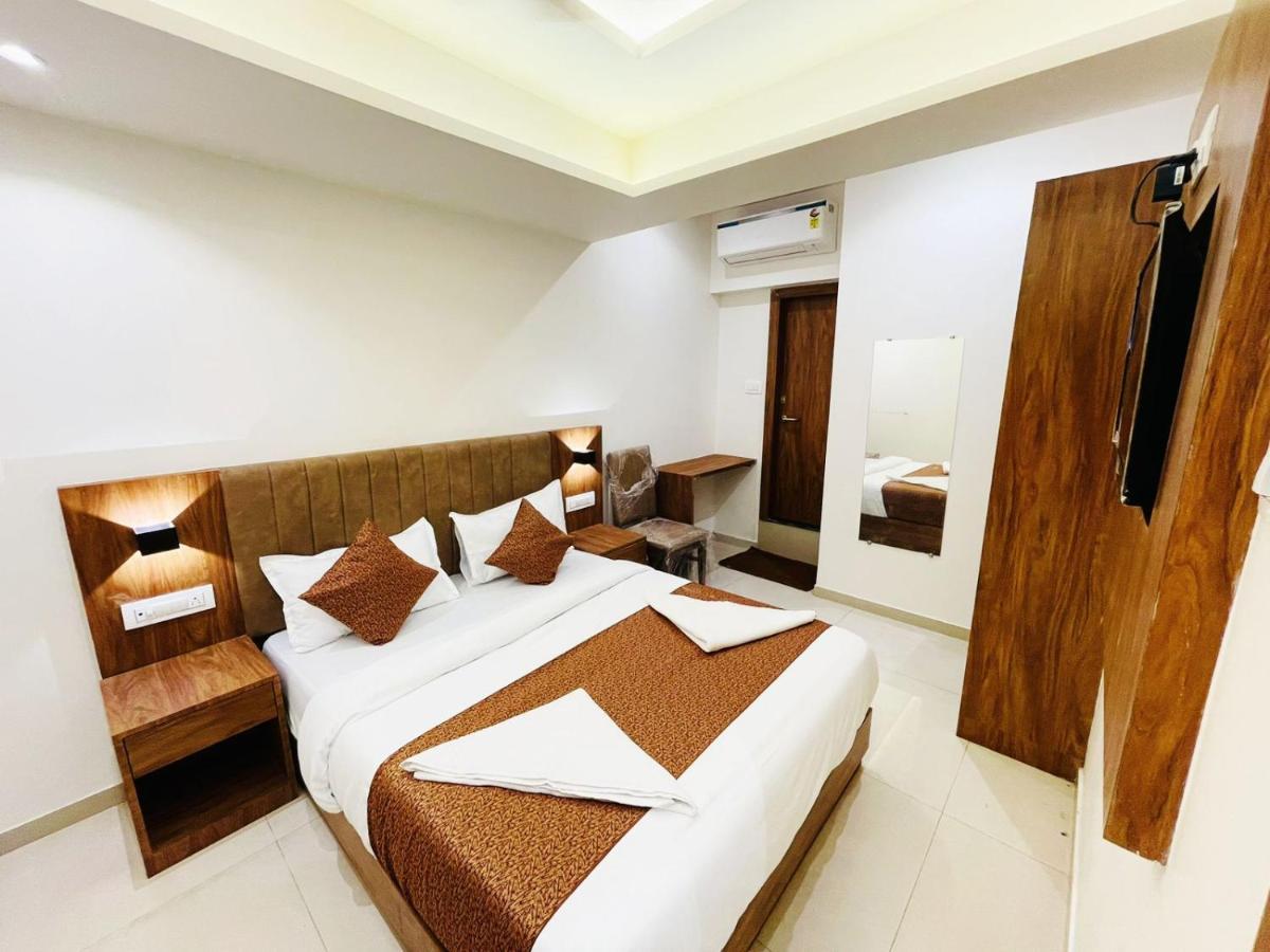 Hotel Black Burn Мумбаи Экстерьер фото