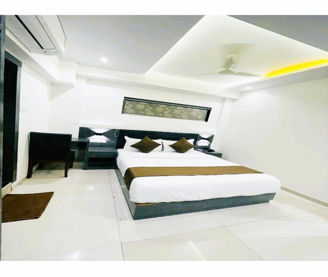 Hotel Black Burn Мумбаи Экстерьер фото